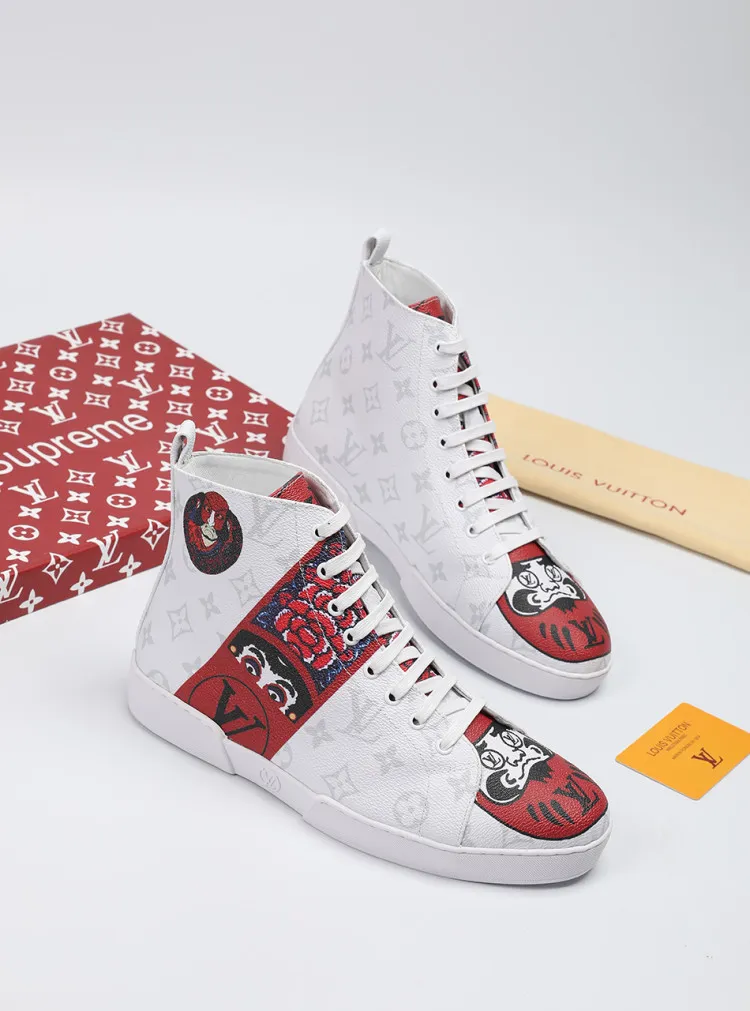 Factory price: 400💰 [LV] Animal series limited edition high-top sports shoes for men, L classic print, new autumn and winter style, original replica, 1:1 Counter quality, the fabric is Italian 🇮🇹 imported cowhide ➕🇮🇹 pure sheepskin lining ➕ original outsole, 🔍🔍 high quality, you can go in and out of the counter at will, welcome to compare, the outsole line will never be unglued, all sellers are welcome to sell in the picture above, can be shipped in one piece, code number: 38-44 (45 codes can be customized)